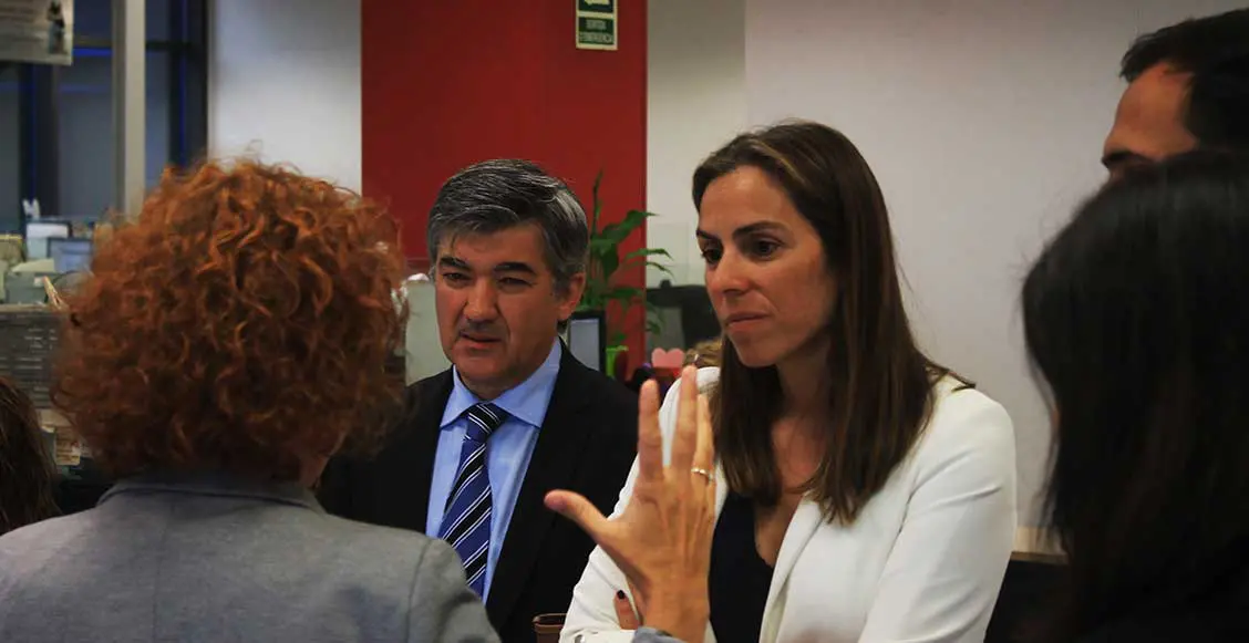 Ana Belén Fernández explicando el servicio