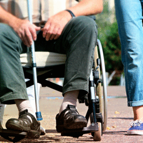 Persona en silla de ruedas