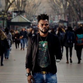 Julius en una calle de Barcelona