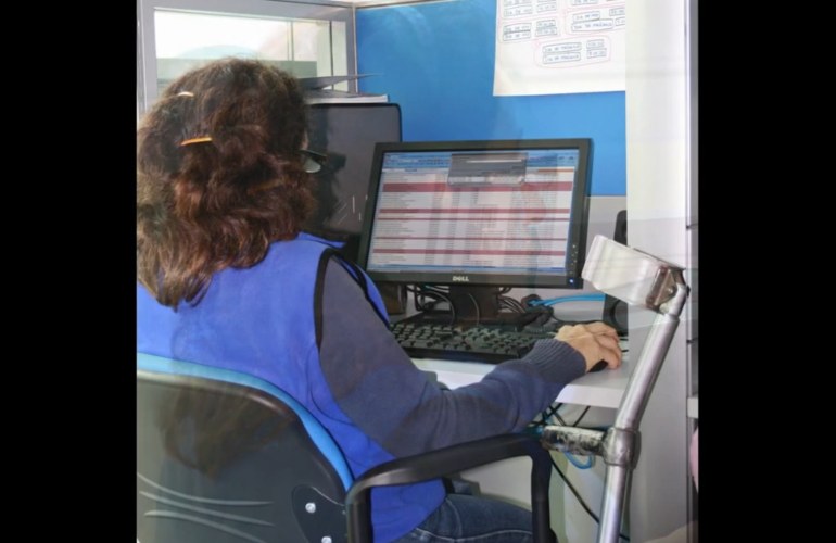 Imagen de Godiva trabajando en el call center